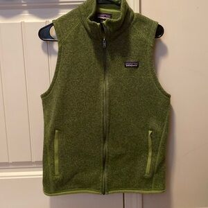 Patagonia women’s sweater vest - size M // green